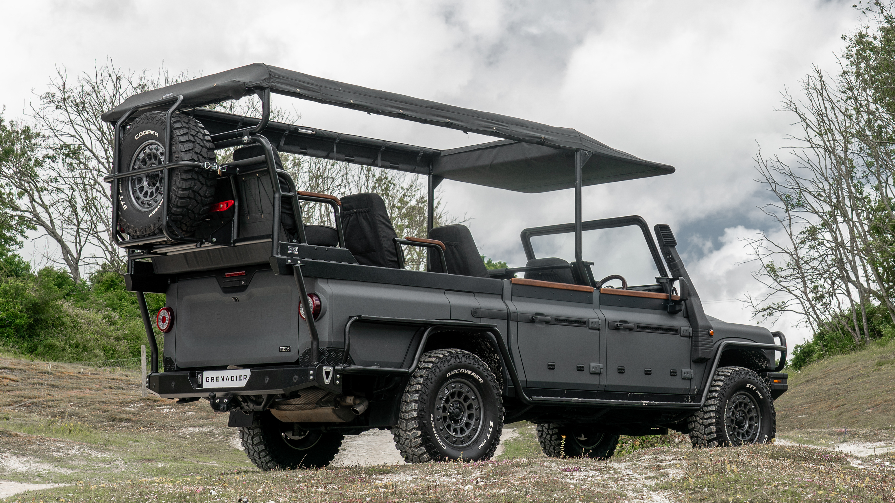 2025ineosgrenadiergameviewerconceptsuv-4